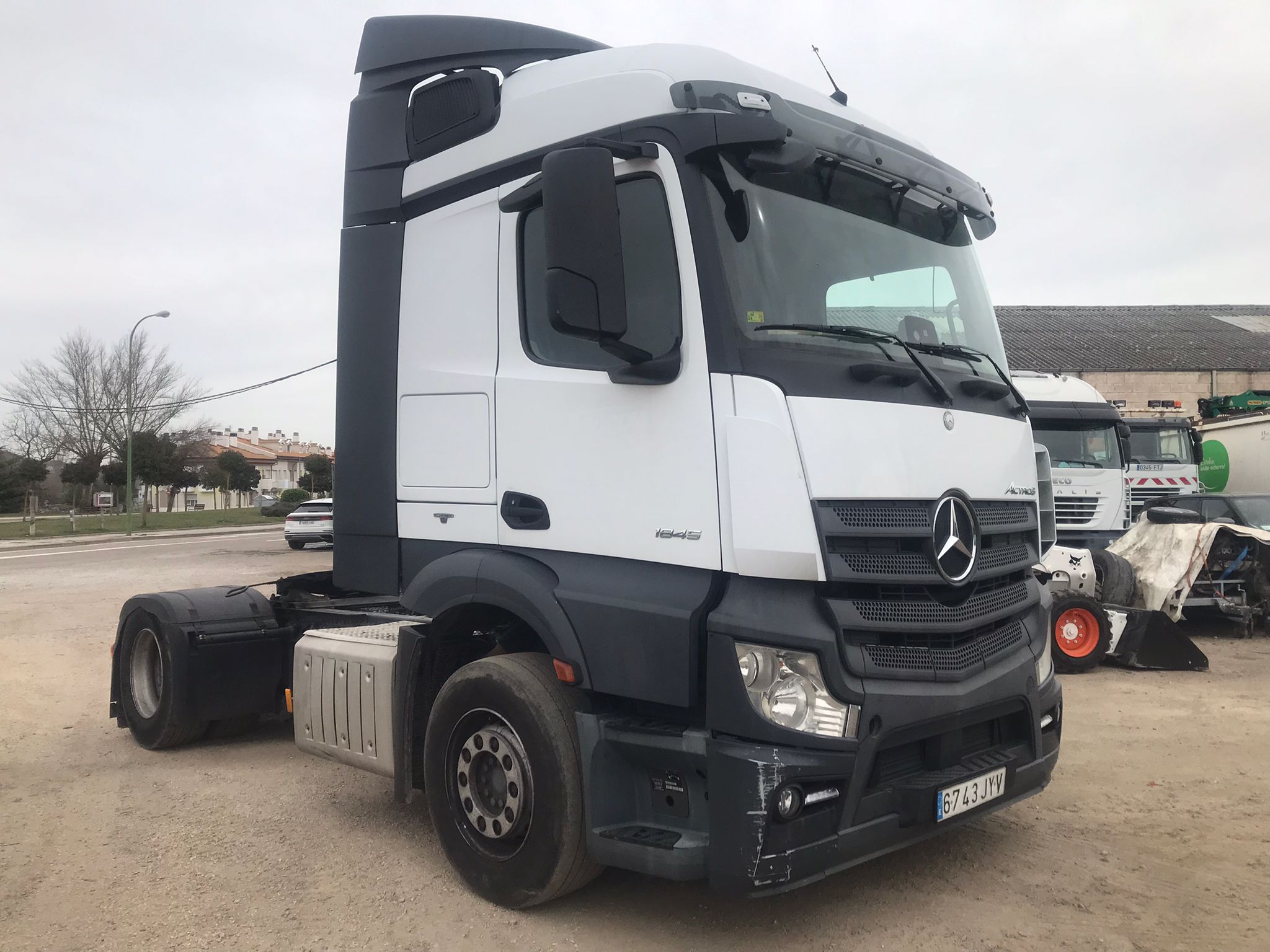 Cabeza tractora Mercedes-Benz Actros 1845 frontal derecho
