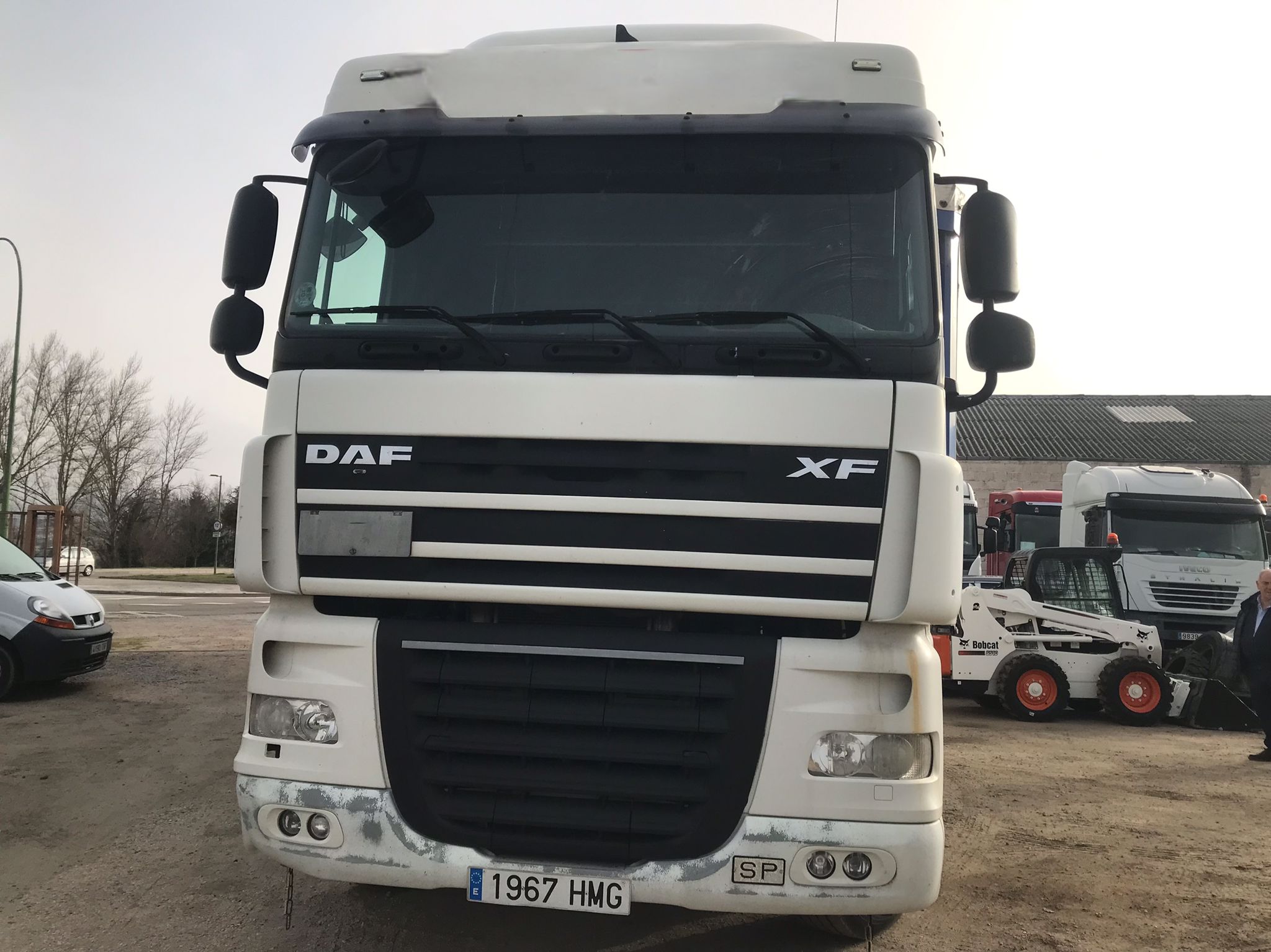 Cabeza tractora DAF XF 105.460 frontal