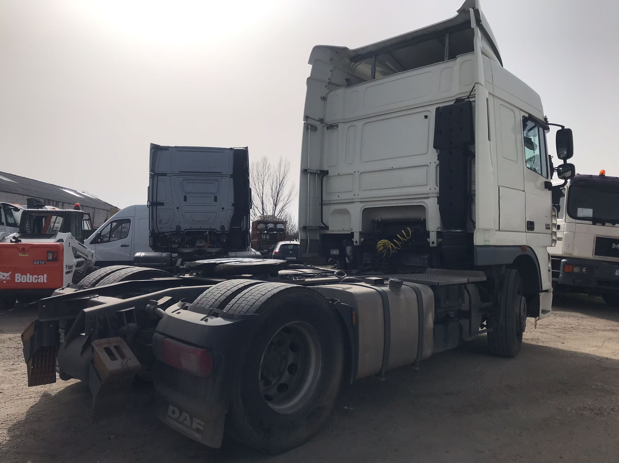 DAF XF 105.460 trasera derecha