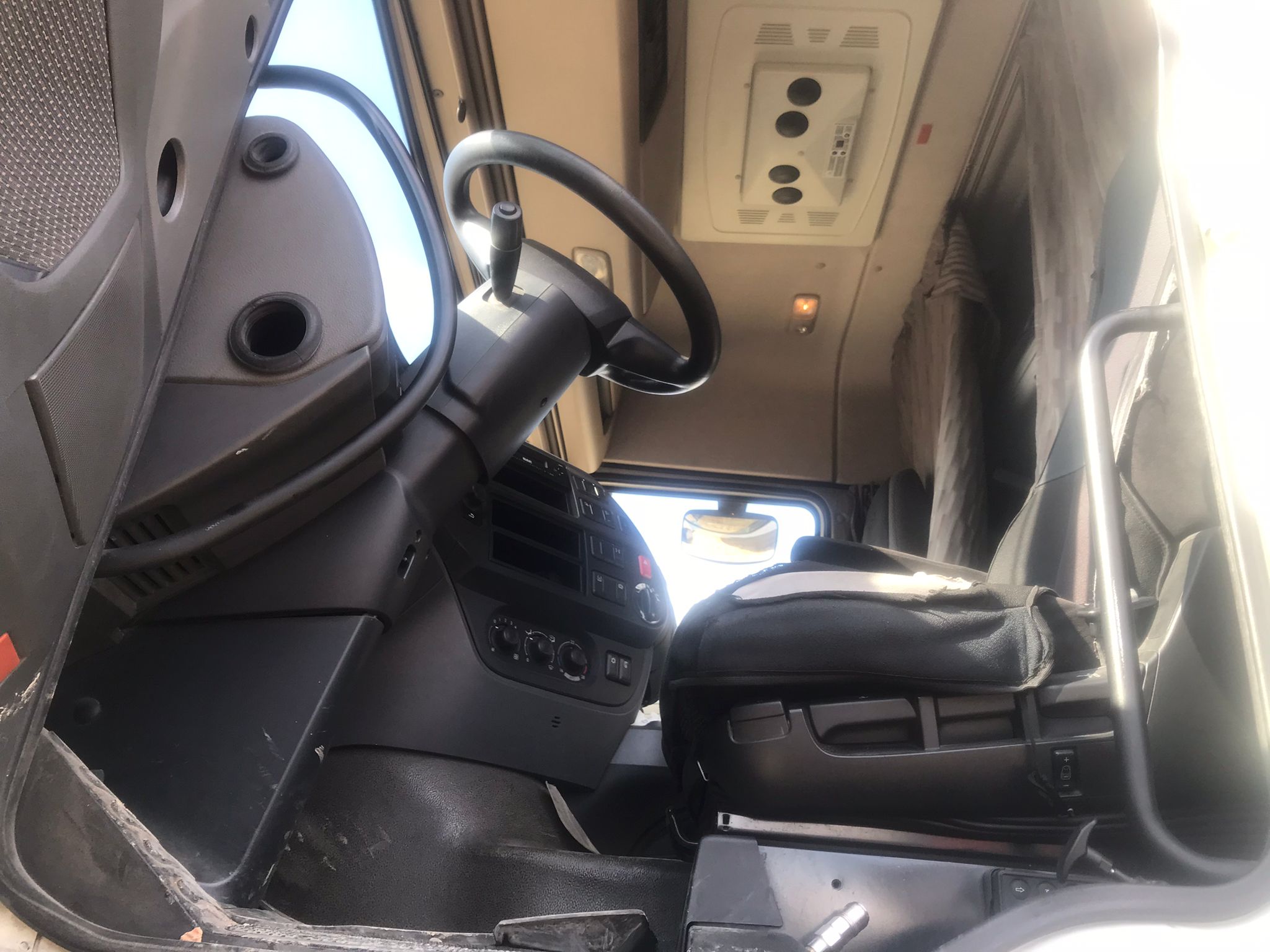 Interior cabina DAF XF 460 FT