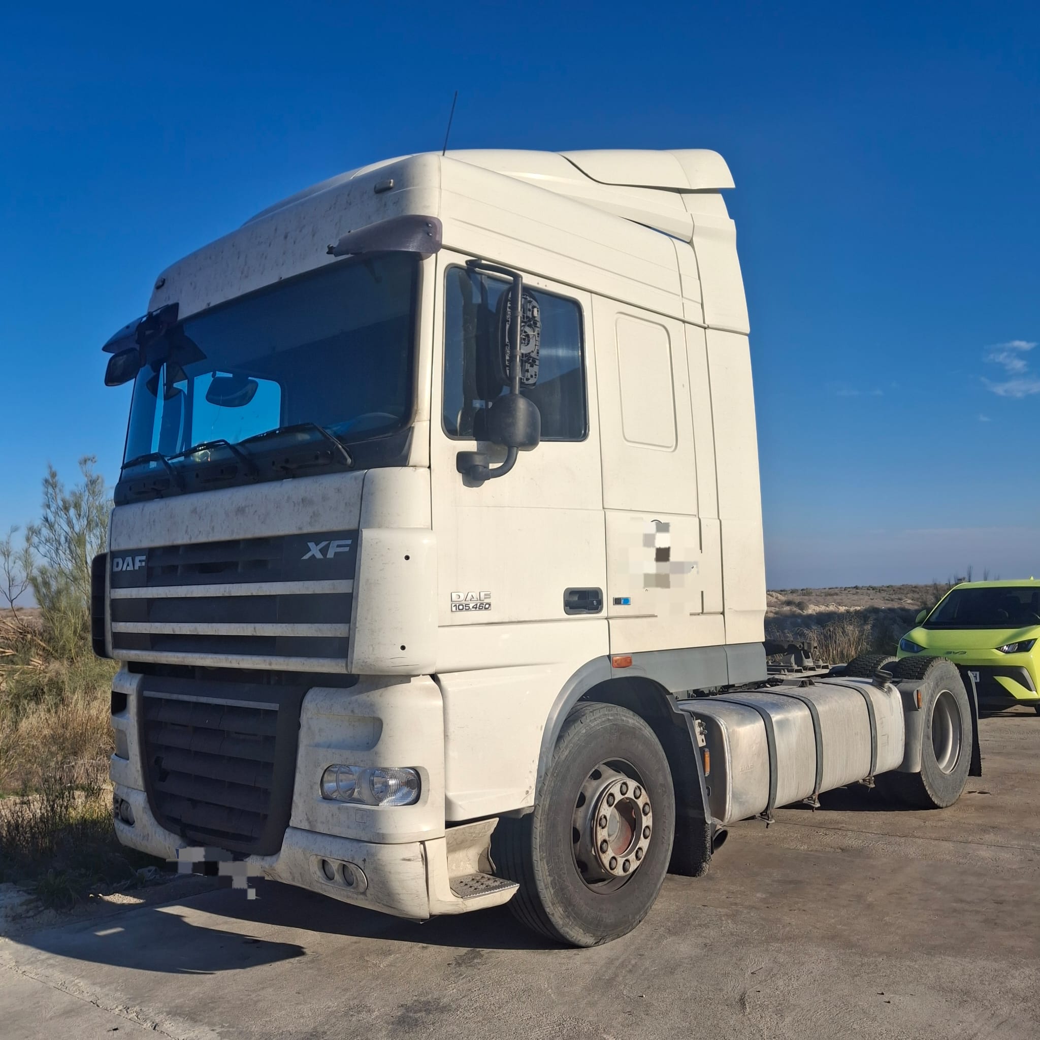 DAF XF 105 frontal izquierdo