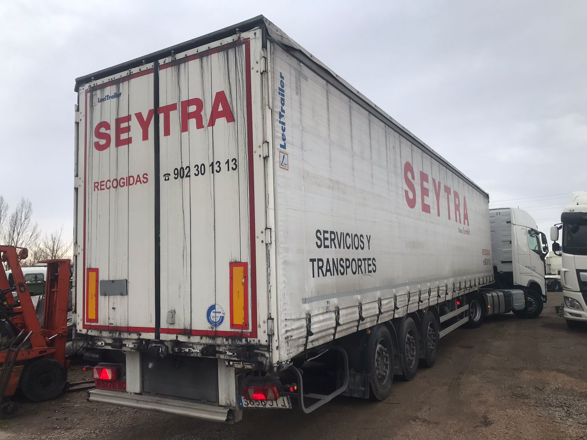 Lecitrailer 3E20 tauliner frontal derecho