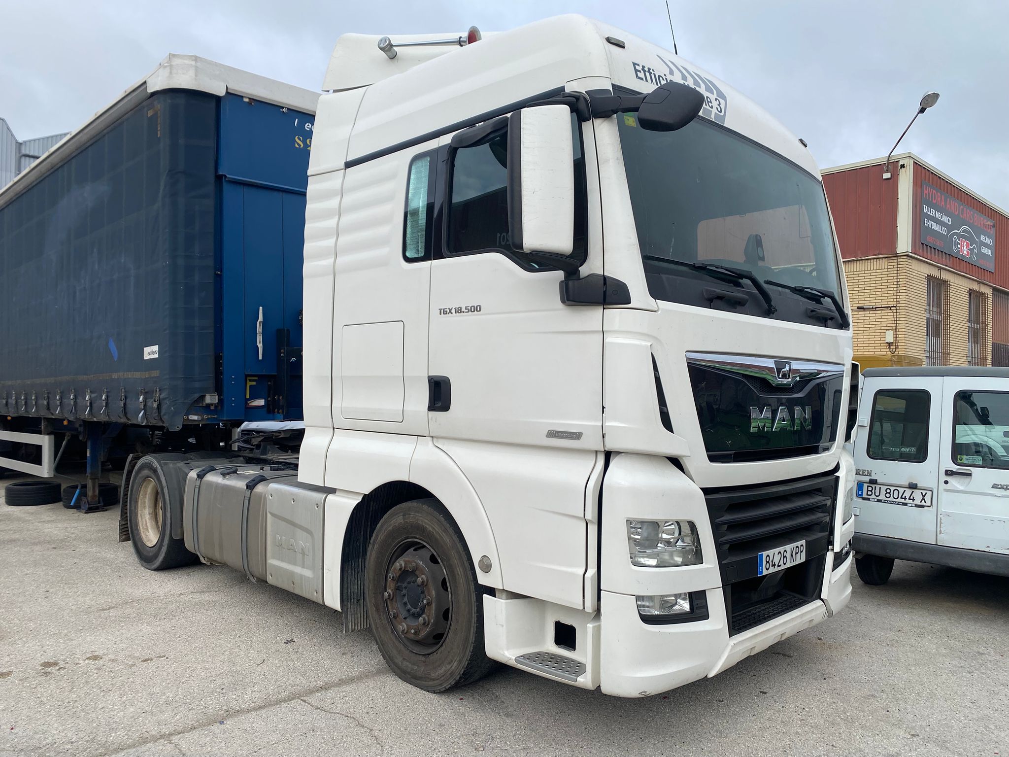 MAN TGX frontal derecho