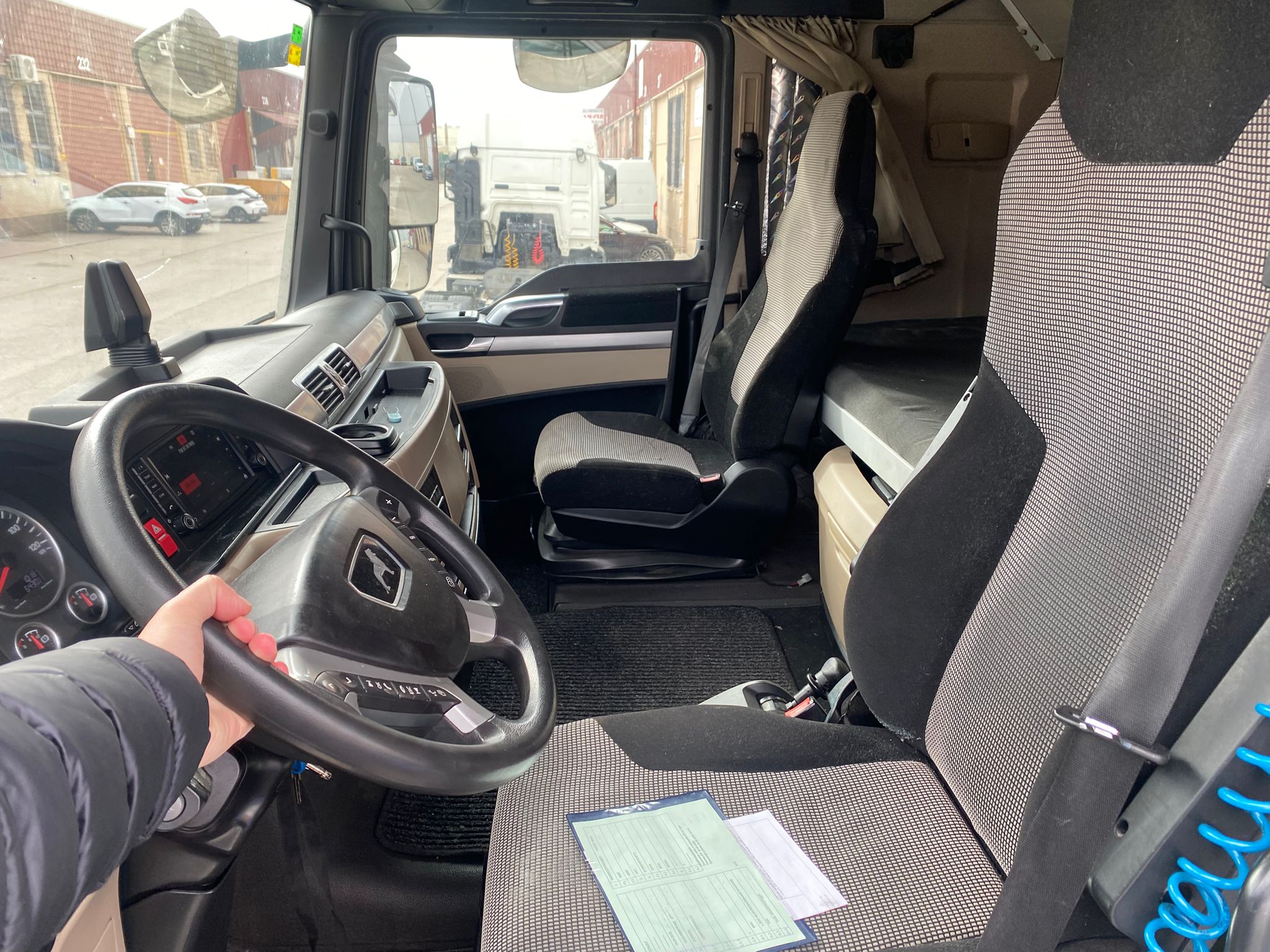 Interior cabina MAN TGX con dos literas