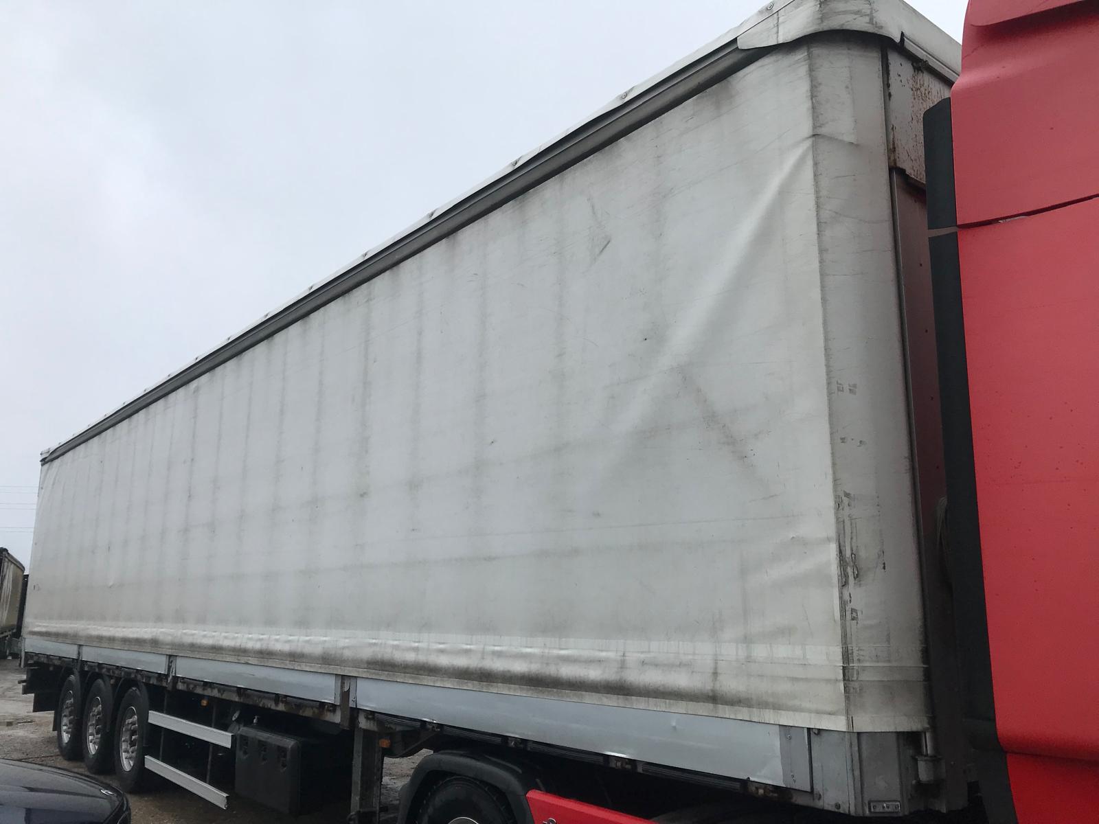 Interior caja tauliner Lecitrailer lonas correderas