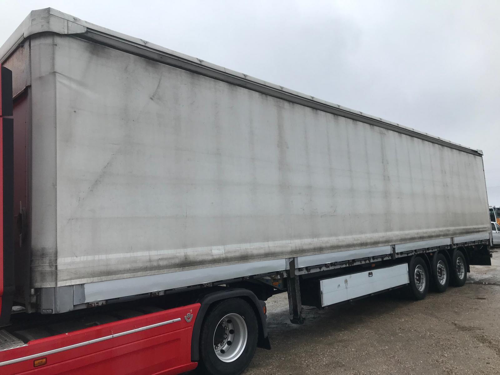 Vista lateral derecha semirremolque tauliner Lecitrailer