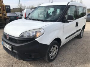 Fiat Doblo 2017 frontal izquierdo