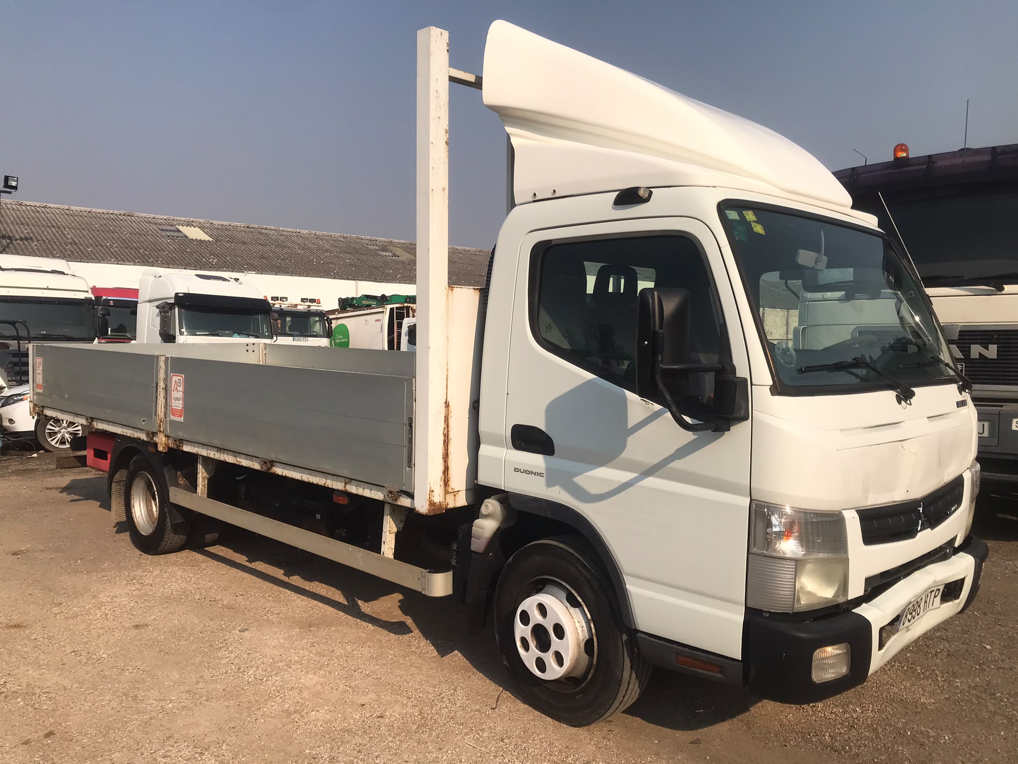 Mitsubishi Canter caja abierta - 2013 - Imagen 3