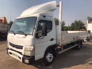 Mitsubishi Canter basculante vista frontal izquierda