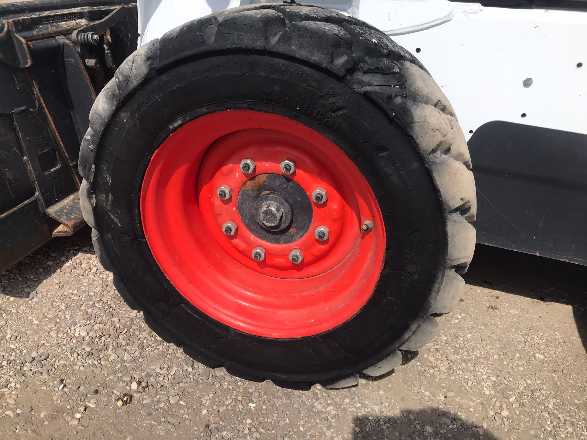 Minicargadora Bobcat S590 - 2022 - Imagen 19