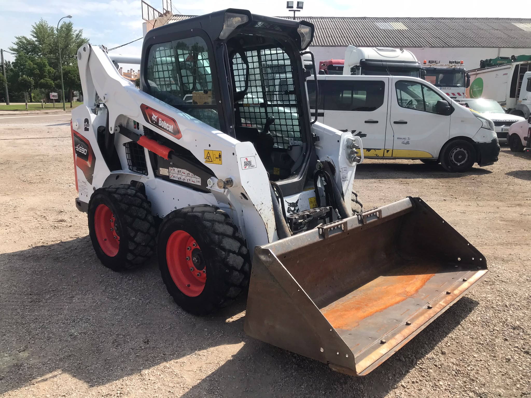 Minicargadora Bobcat S590 - 2022 - Imagen 3