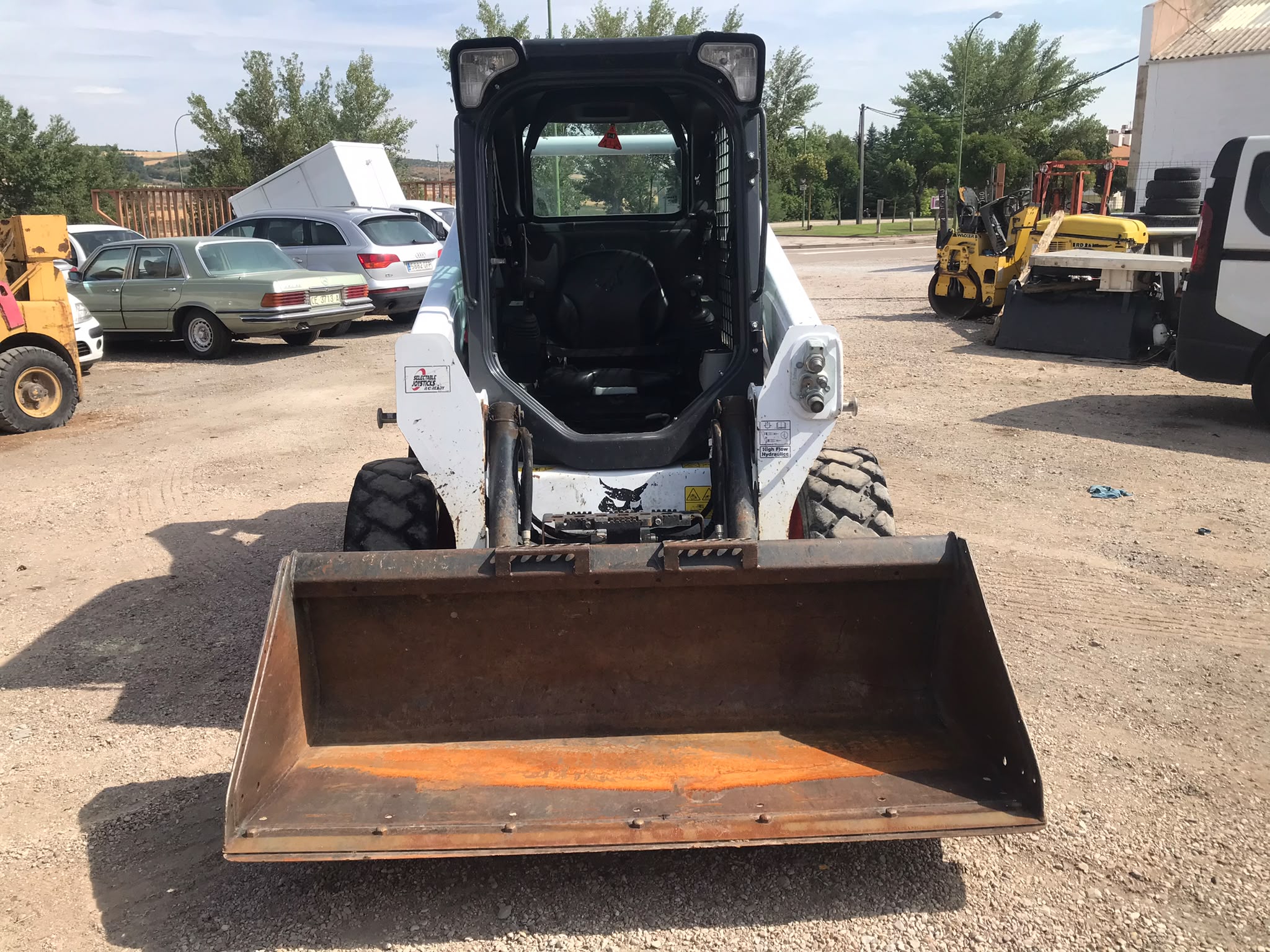 Minicargadora Bobcat S590 - 2022 - Imagen 2