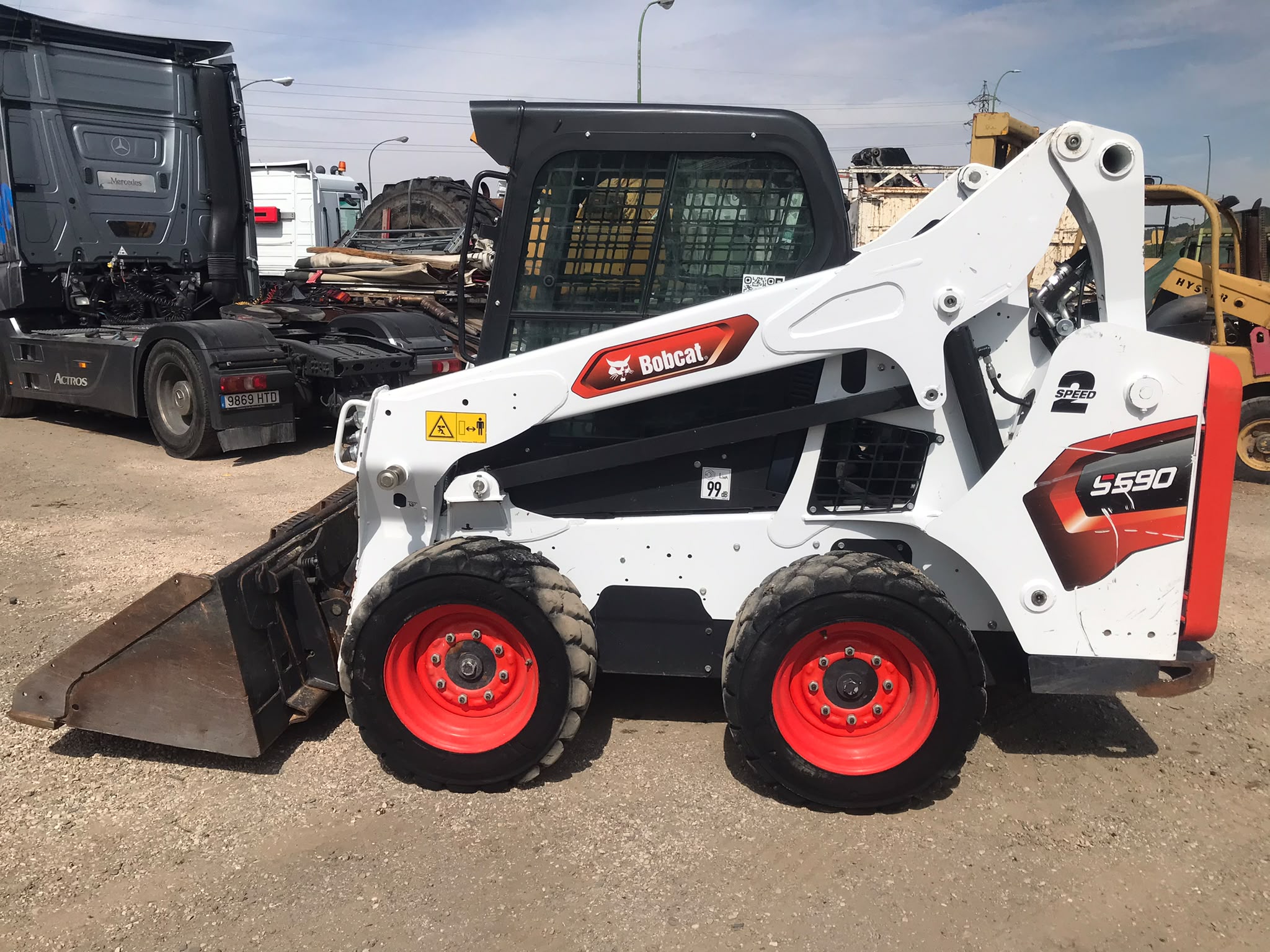 Minicargadora Bobcat S590 - 2022 - Imagen 8