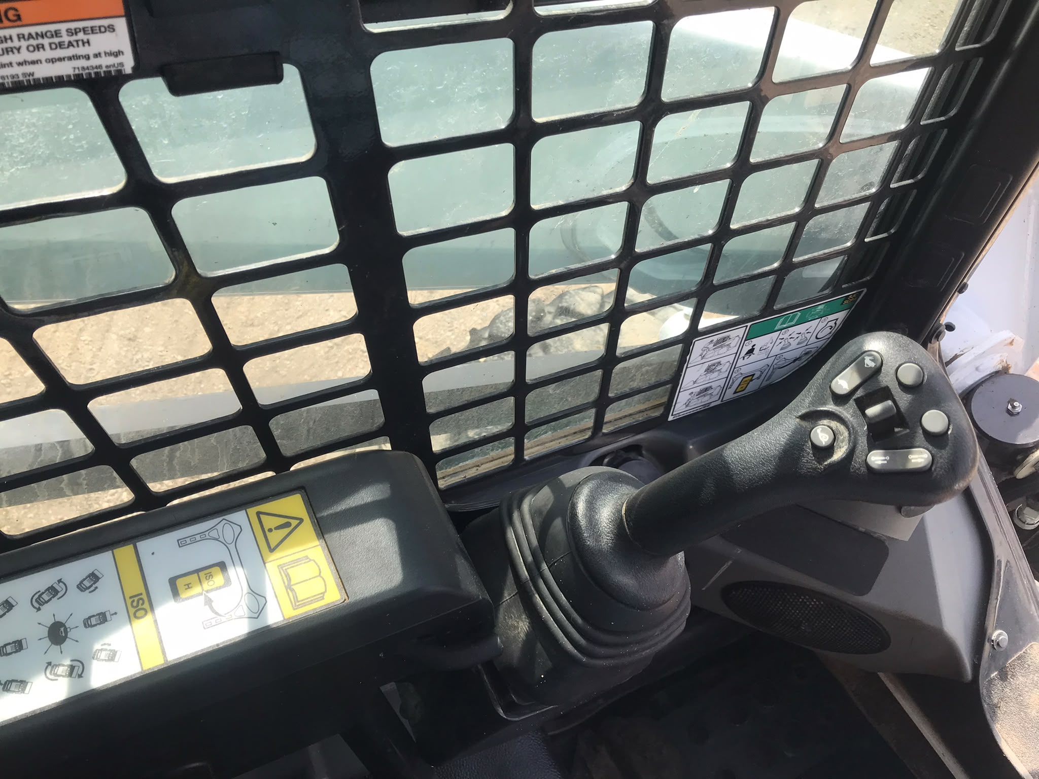 Minicargadora Bobcat S590 - 2022 - Imagen 16