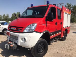 Camión de bomberos Iveco 55S18W 4x4 frontal izquierdo