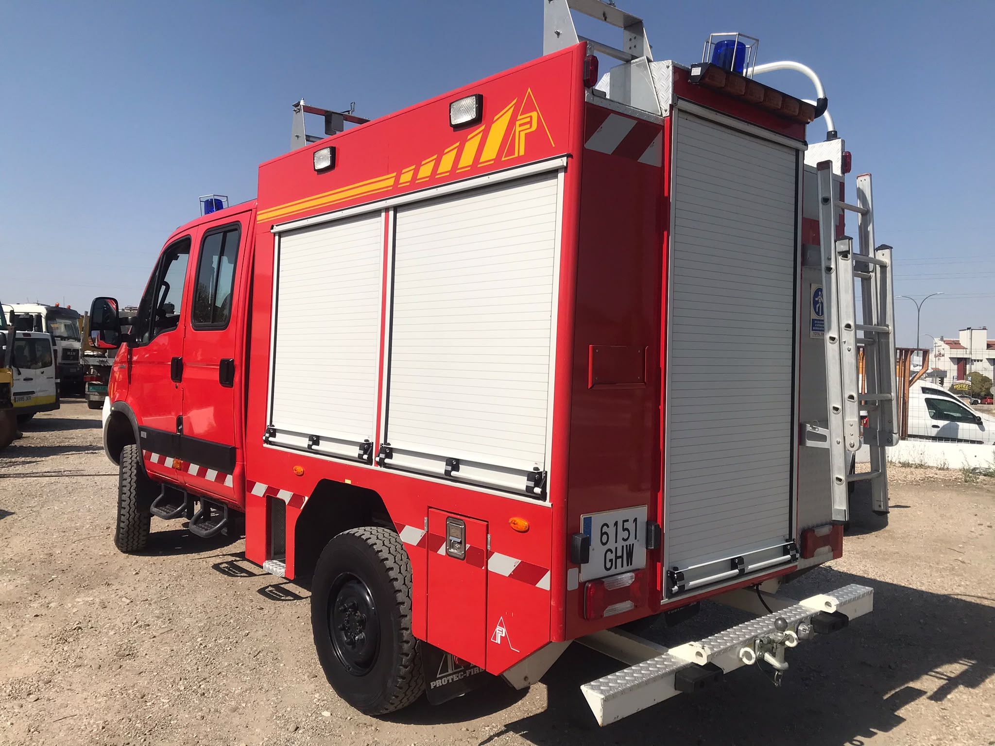 Iveco 55S18W 4x4 carrocería de intervención trasera izquierda