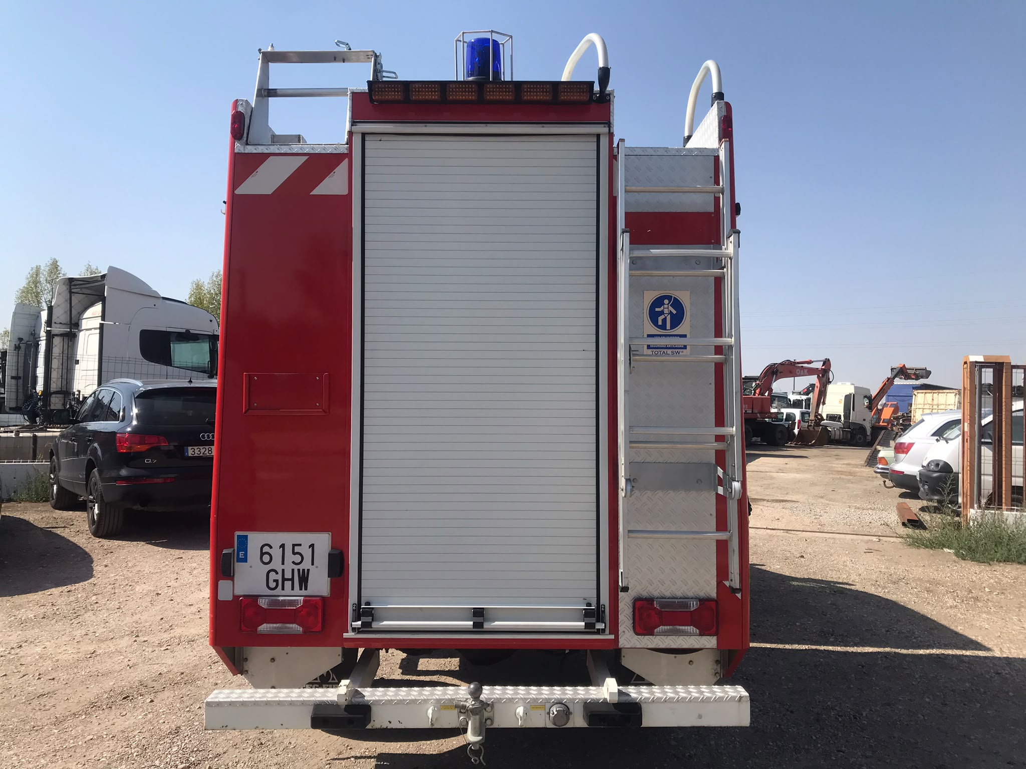 Camión de bomberos Iveco 55S18W carrocería trasera