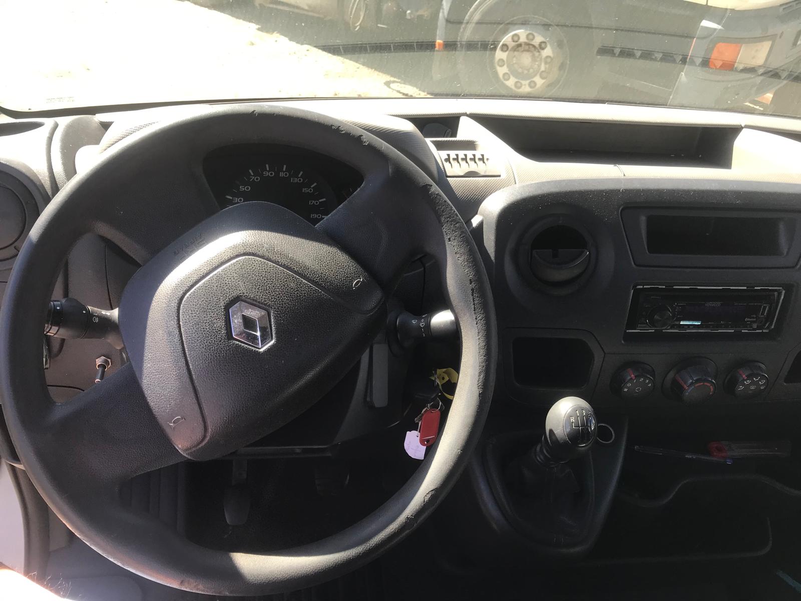 Renault Master 150.35 en chasis - 2012 - Imagen 10