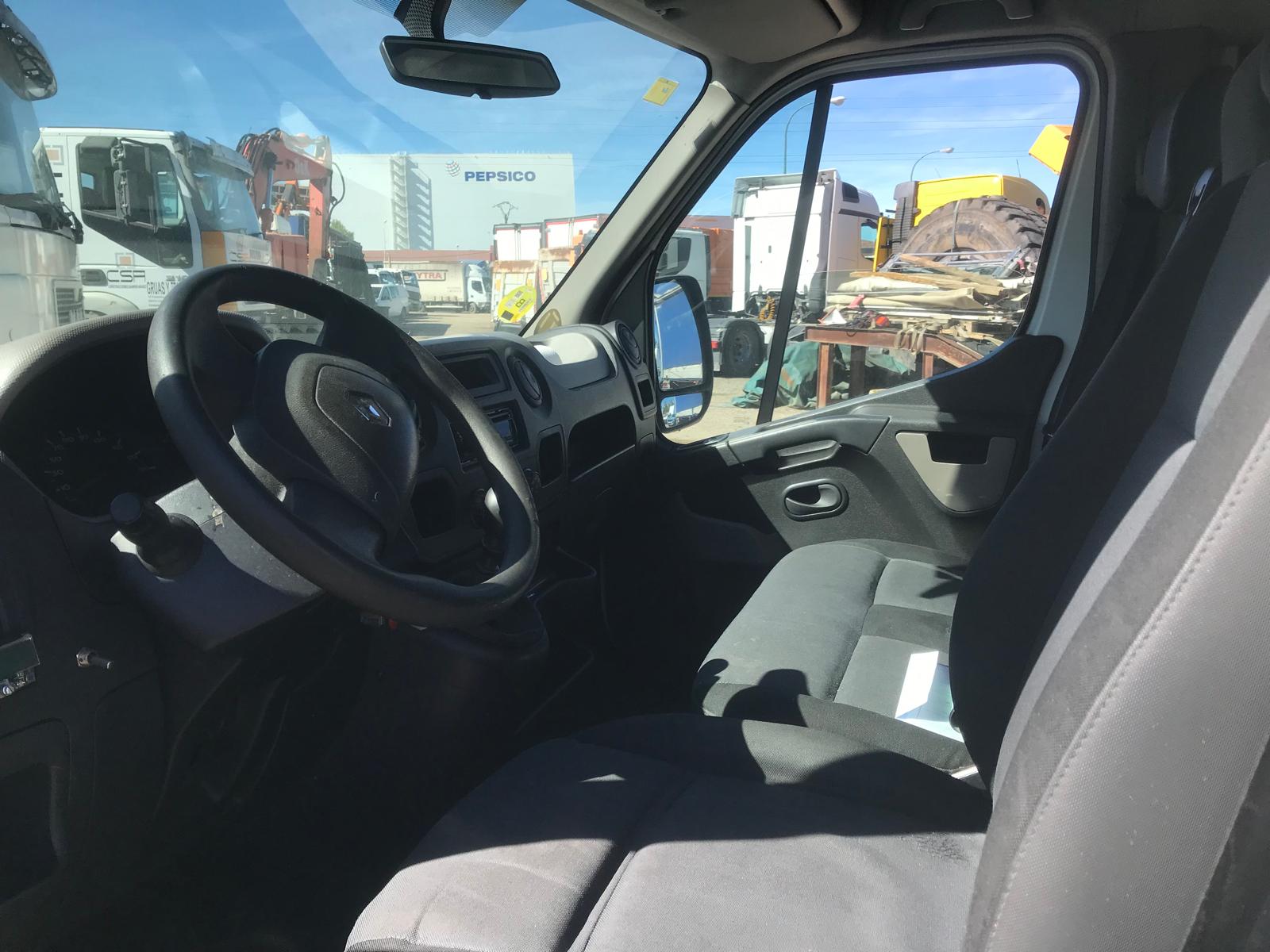 Renault Master 150.35 en chasis - 2012 - Imagen 9