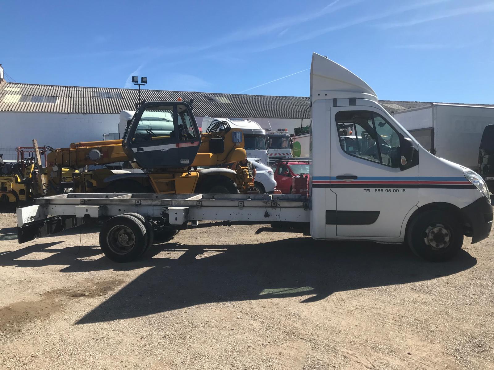 Renault Master 150.35 en chasis - 2012 - Imagen 4