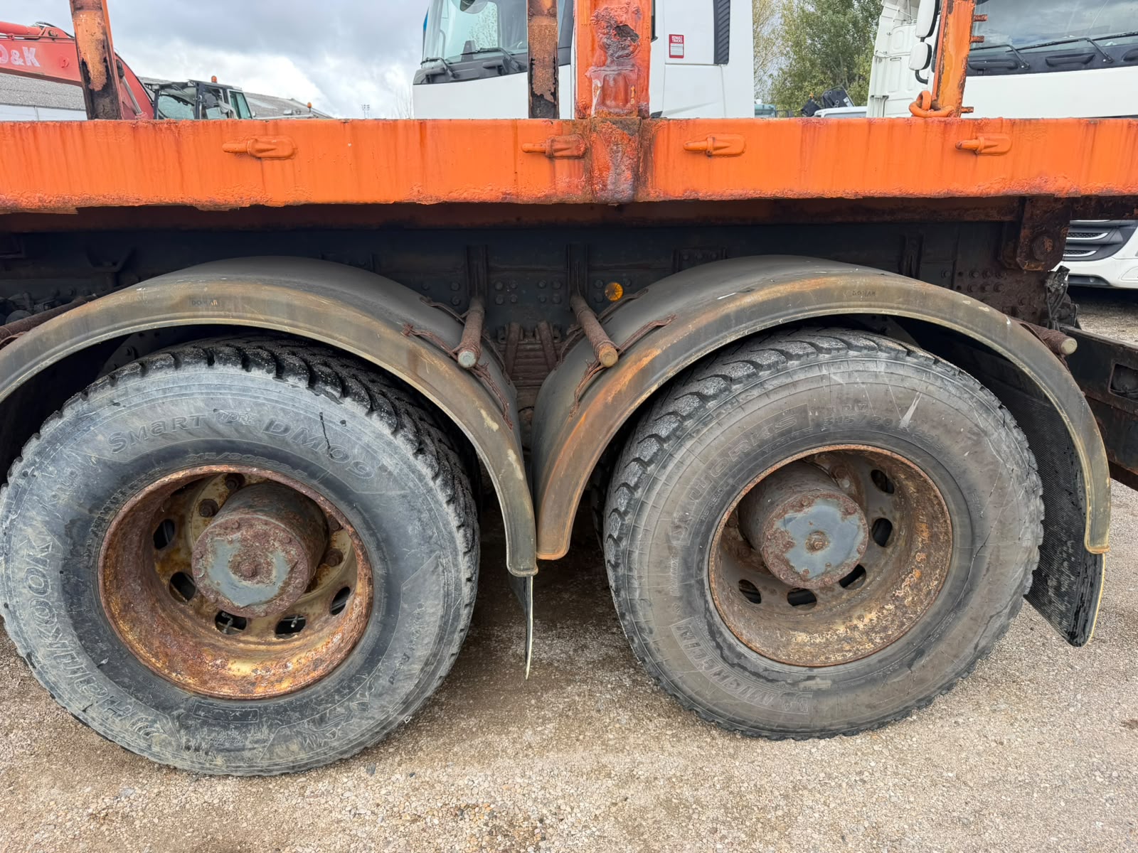 Iveco AD260T41W 6x6 basculante - 2007 - Imagen 17