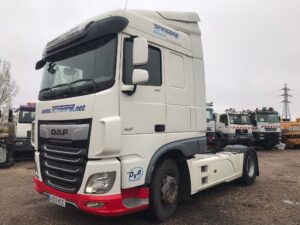Cabeza tractora DAF XF 480 FT vista frontal