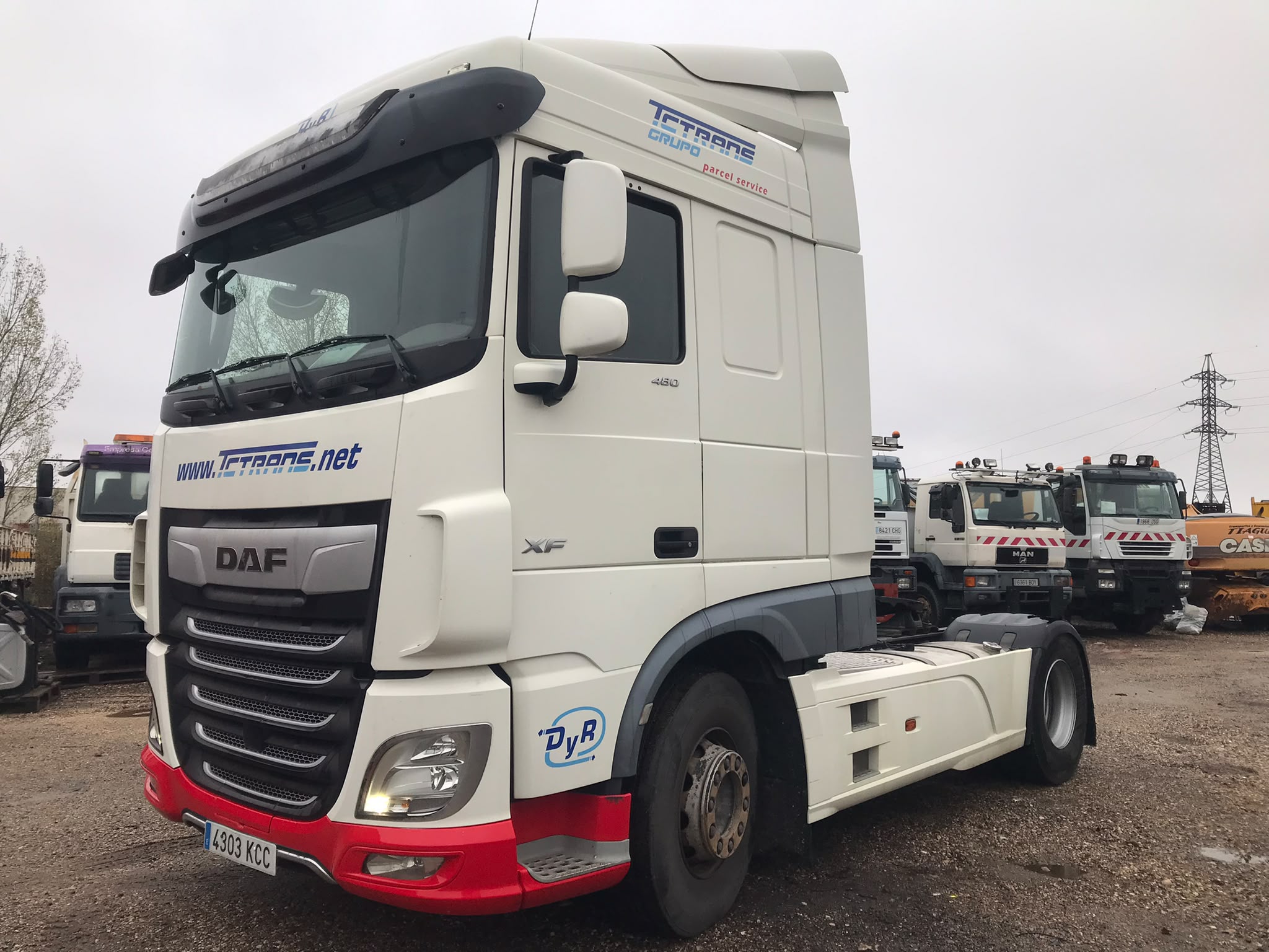 Cabeza tractora DAF XF 480 FT vista frontal