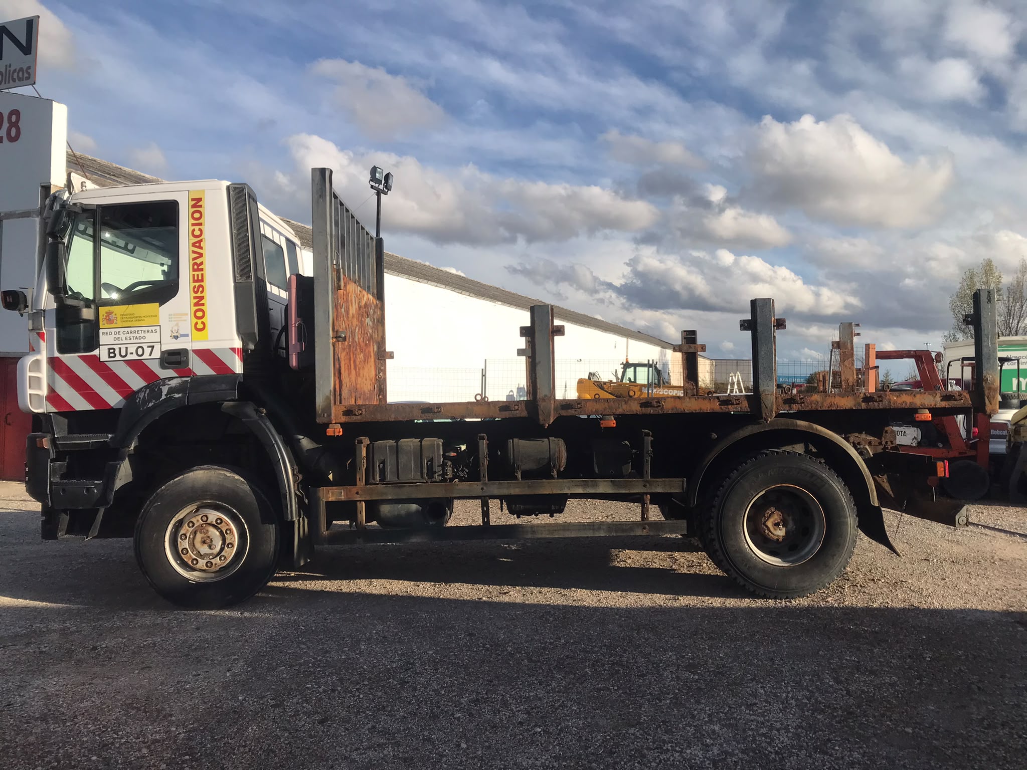 Iveco AD190T31W 4x4 basculante - 2008 - Imagen 8