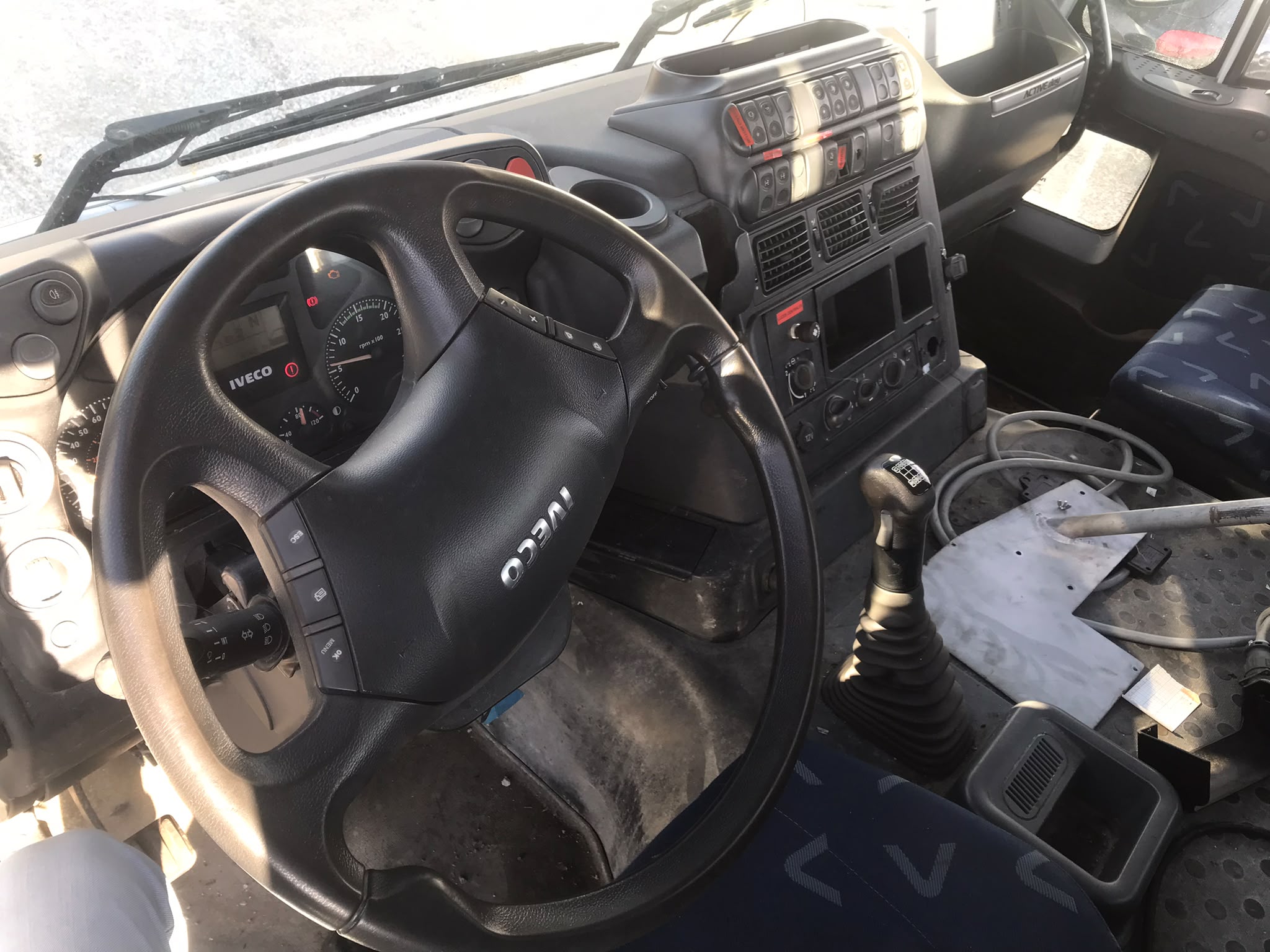 Iveco AD190T31W 4x4 basculante - 2008 - Imagen 10
