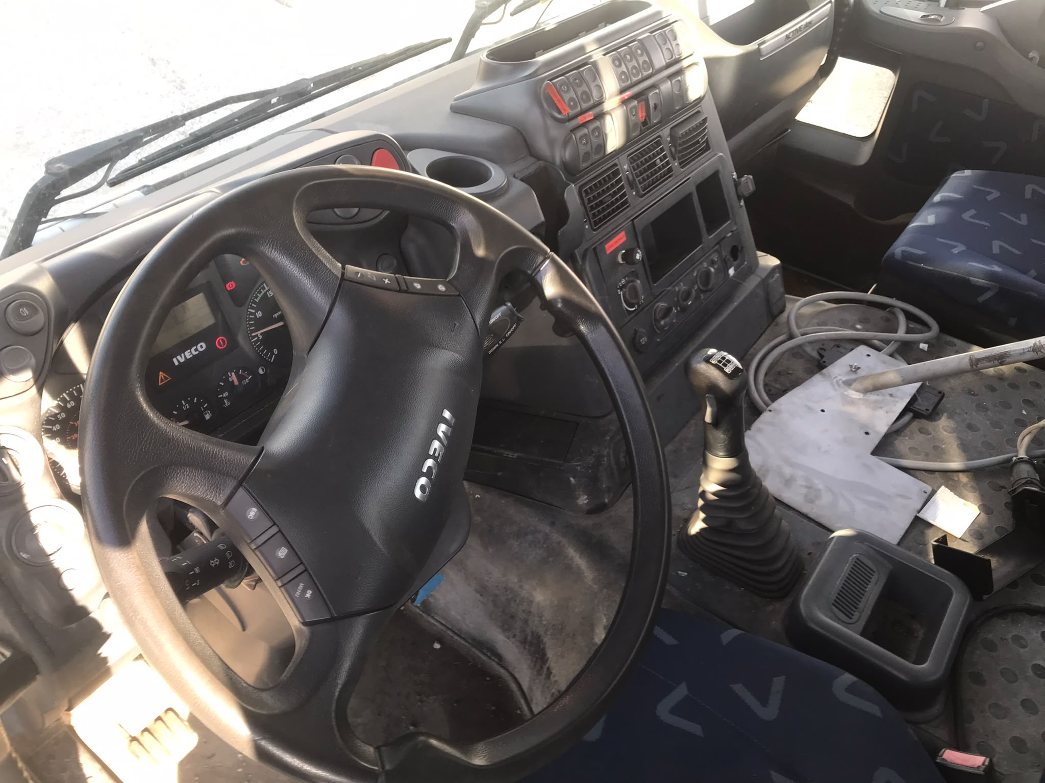 Iveco AD190T31W 4x4 basculante - 2008 - Imagen 11