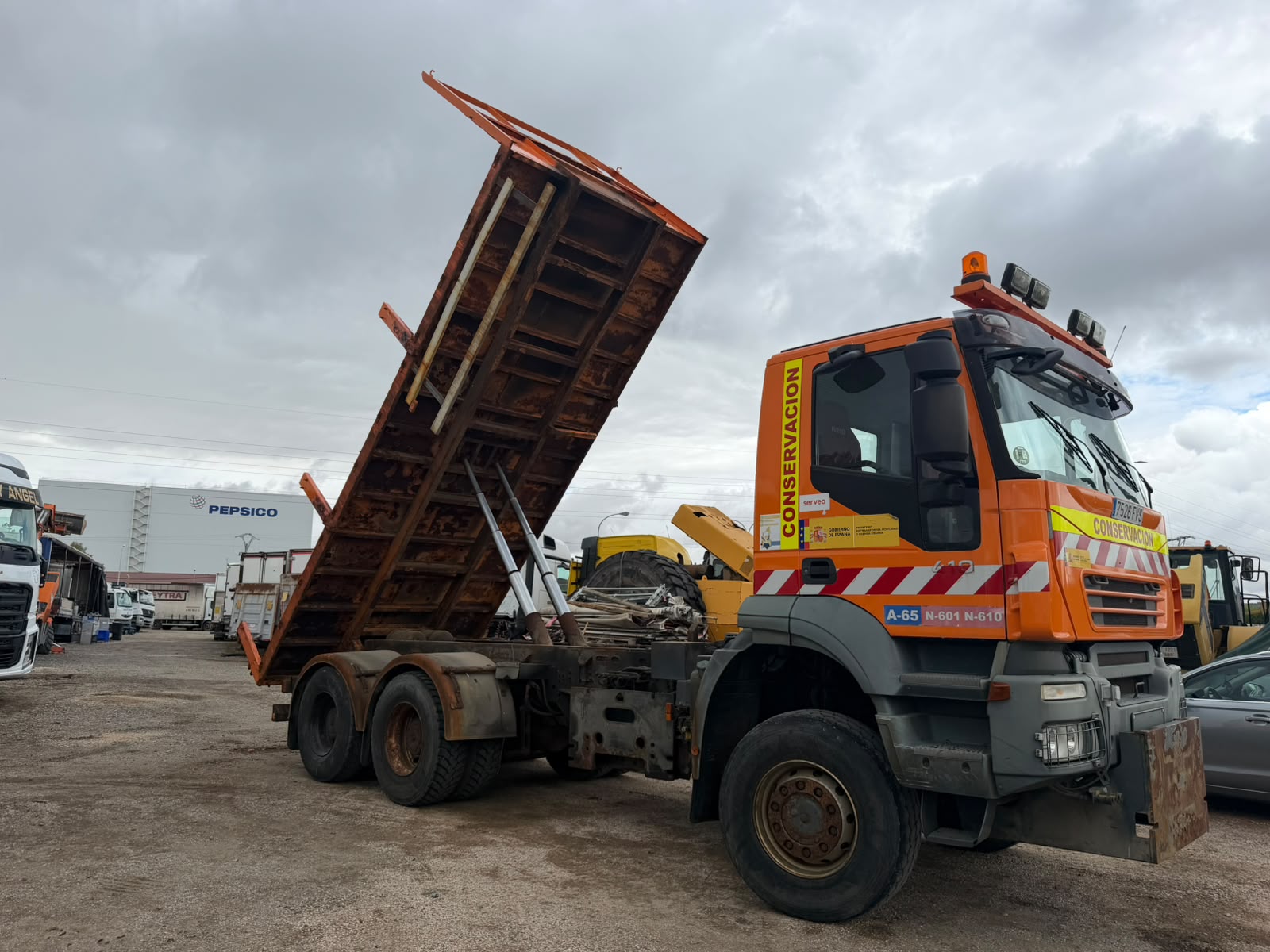Iveco AD260T41W 6x6 basculante - 2007 - Imagen 5