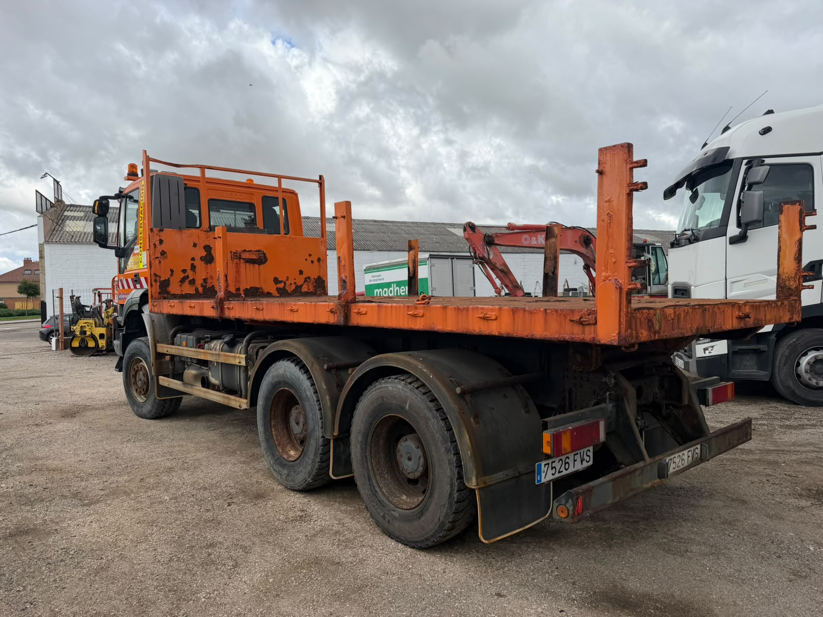 Iveco AD260T41W 6x6 basculante - 2007 - Imagen 9