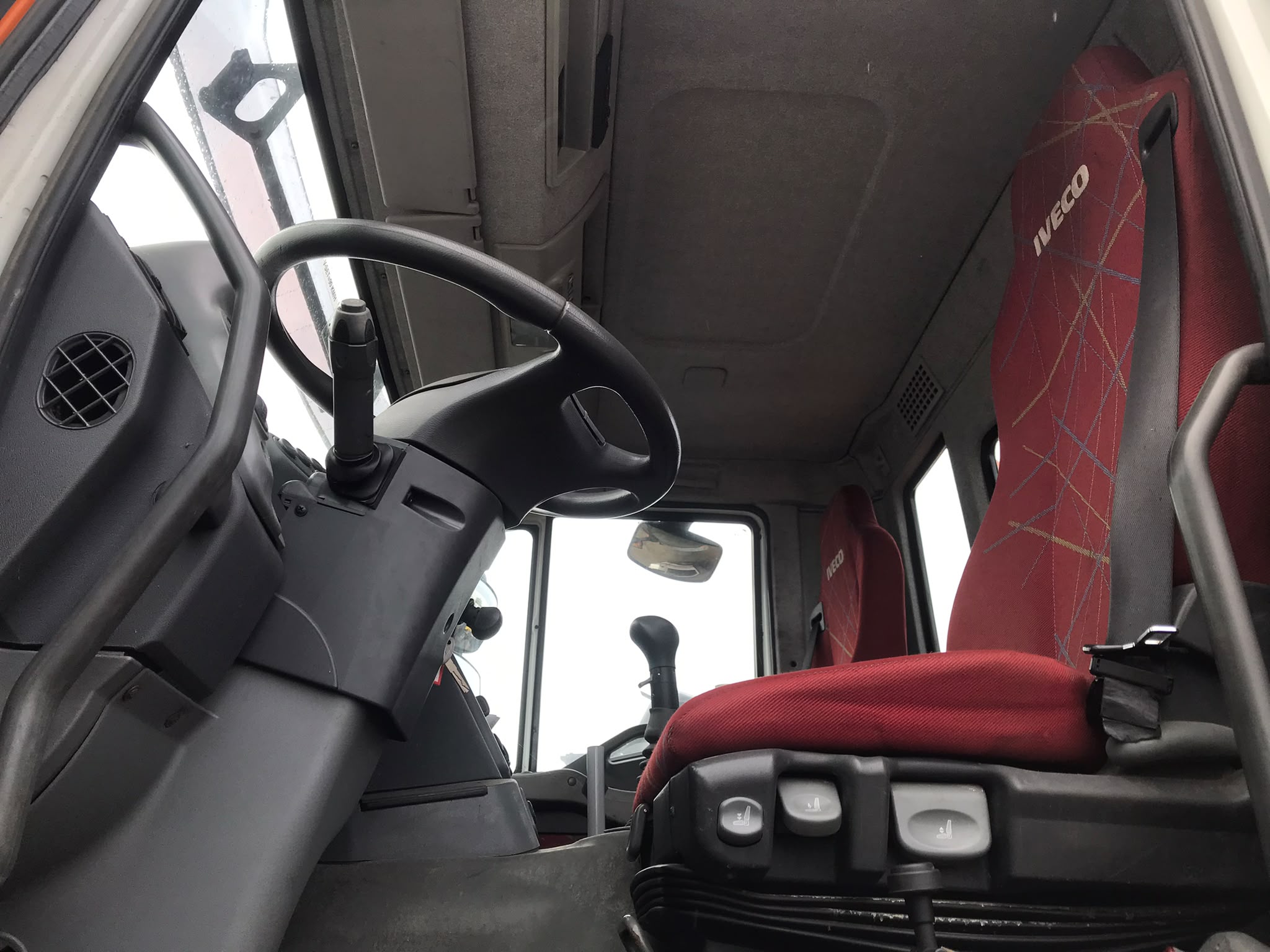 Iveco AD260T41W 6x6 basculante - 2007 - Imagen 10