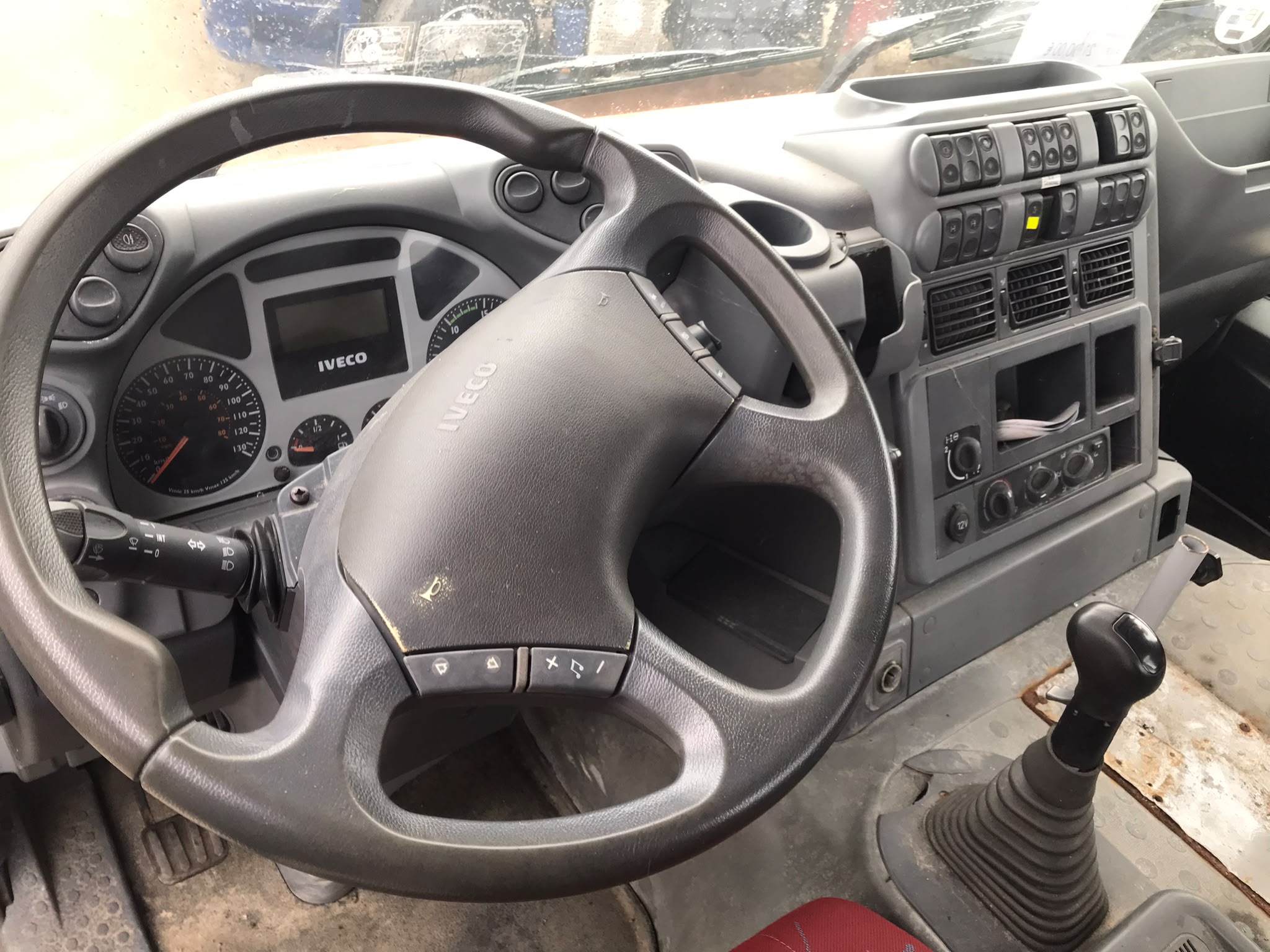 Iveco AD260T41W 6x6 basculante - 2007 - Imagen 11