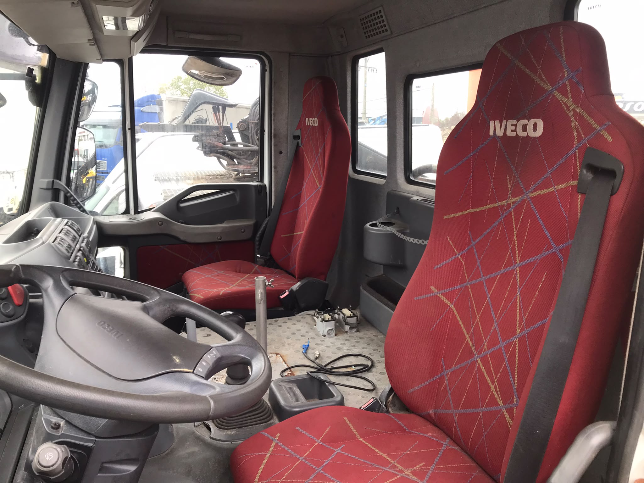 Iveco AD260T41W 6x6 basculante - 2007 - Imagen 12